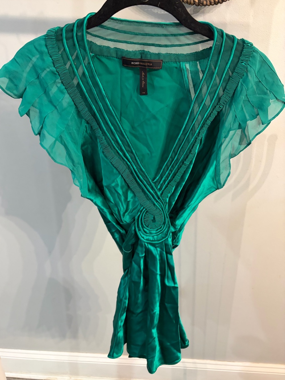 BCBGMAXAZRIA Emerald Green Ruffled V-Neck Blouse size XS